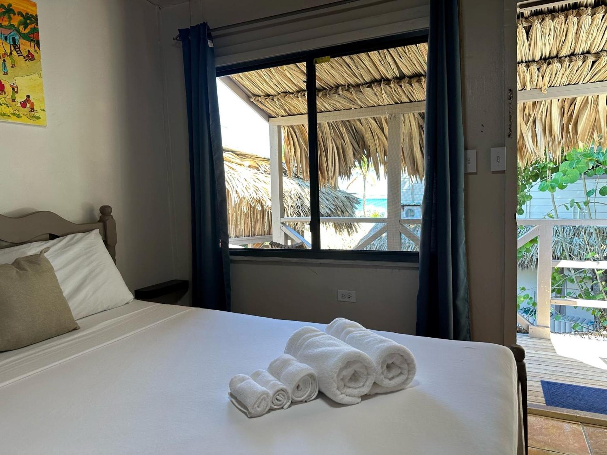 The Bounty Hotel Caye Caulker Exterior foto