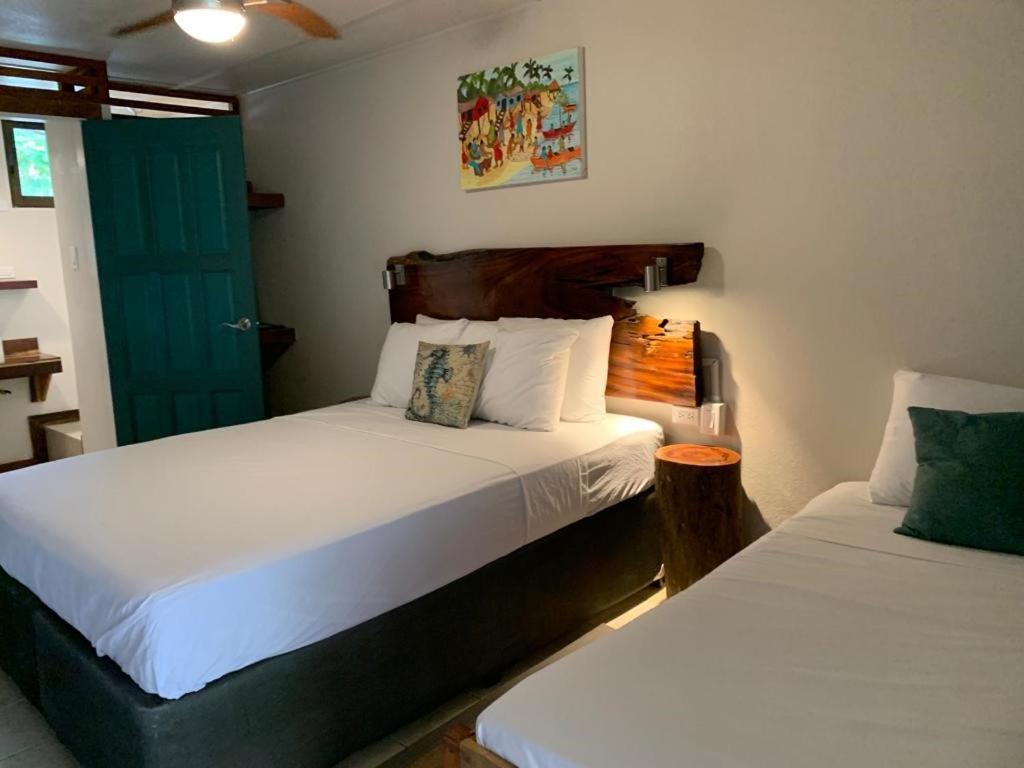 The Bounty Hotel Caye Caulker Exterior foto
